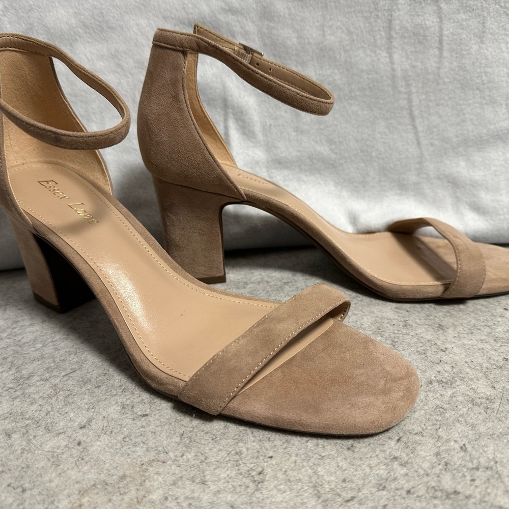 NWOT Essex Lane Open Toed Heels in Taupe Suede in size 9.5